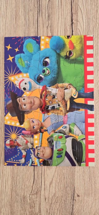 Consegna di puzzle Educa