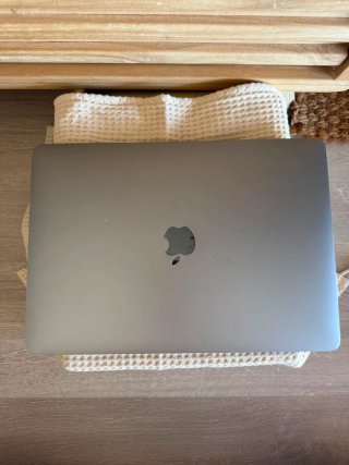 MACBOOK PRO 2020 i5/16GB RAM/512 SSD