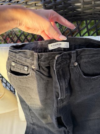 Pantalón vaquero negro tiro alto