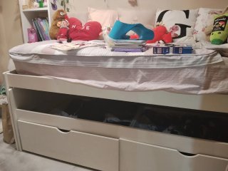 Cama nido blanca y rosa