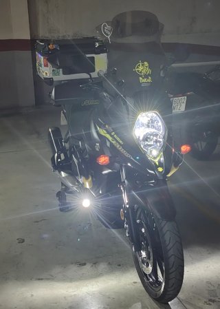 Suzuki V-Strom 650 2023 Negra y Amarilla