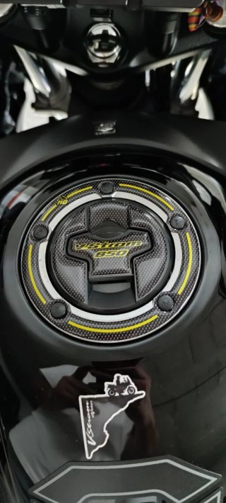 Suzuki V-Strom 650 2023 Negra y Amarilla