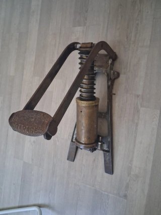Bomba de pedal Kismet Duplex Garage