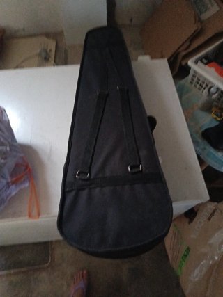 Violín con estuche y arco
