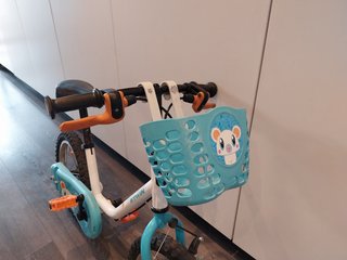 Bicicleta infantil Btwin azul y blanca