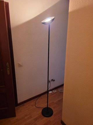 Lámpara de pie regulable