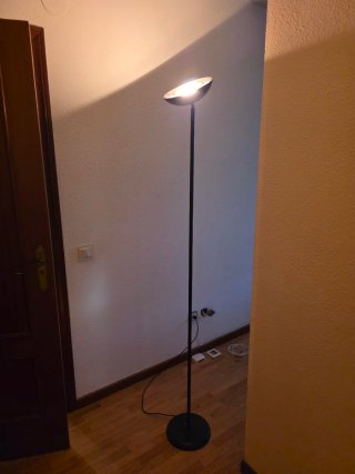 Lámpara de pie regulable