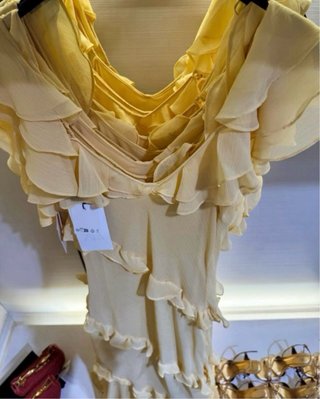 Vestido amarillo Zara volantes