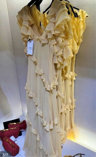 Vestido amarillo Zara volantes
