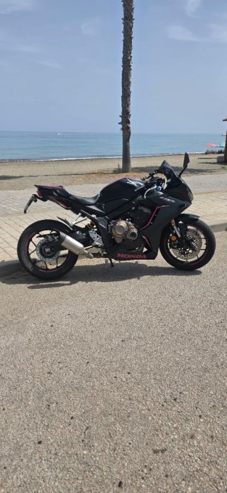 Honda CBR 650 R 2021 Negra/Rosa 45.000 km