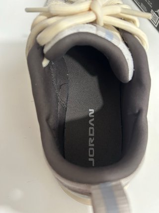 Jordan Trunner Beige/Gris