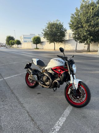 Ducati Monster 821