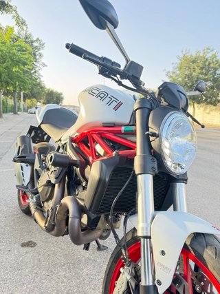 Ducati Monster 821