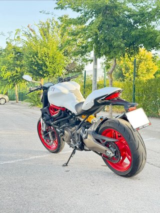 Ducati Monster 821