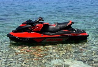 Moto de agua Sea-Doo 260 RXT con extras
