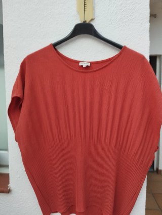 Blusa roja talla 46