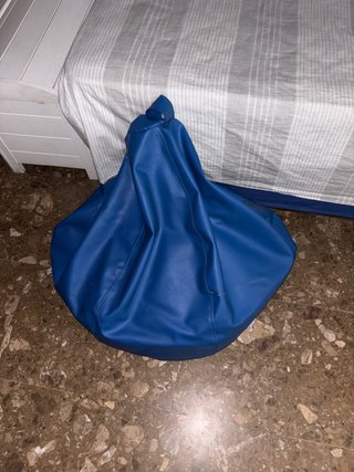 Puf azul piel sintética