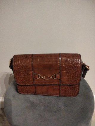 Bolso bandolera marrón efecto piel