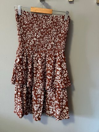 Vestido Stradivarius floral marrón