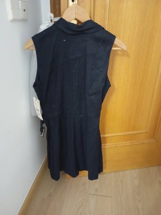 Vestido negro sin mangas
