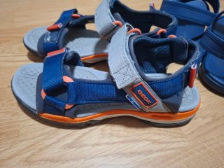 Sandalias Geox niño azul y naranja