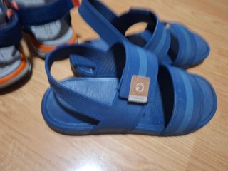 Sandalias Geox niño azul y naranja