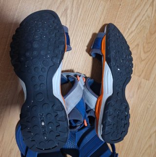 Sandalias Geox niño azul y naranja