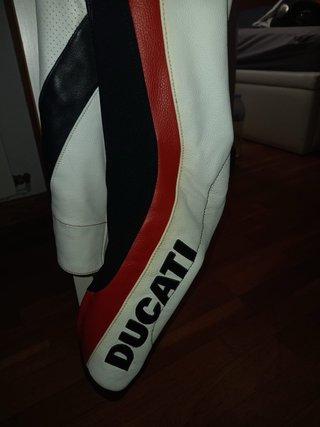 Mono cuero Ducati piel. Talla L. Para 180 delgado