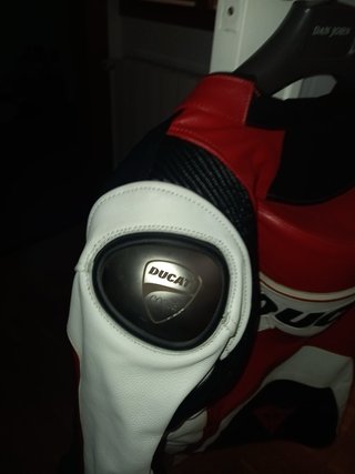 Mono cuero Ducati piel. Talla L. Para 180 delgado