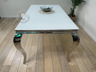 MESA DE COMEDOR DE CRISTAL Y PATAS CROMADAS