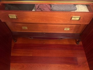 Armario clásico de madera maciza estilo Luis XV