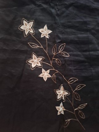 Traje falda y blusa negro bordado T46