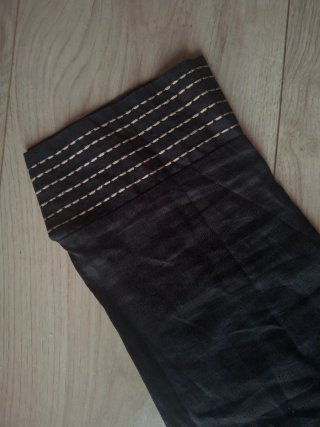 Traje falda y blusa negro bordado T46