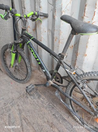 Lote Bicicletas Montaña Negra y otra blanca