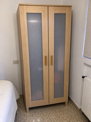 Armario Ikea 2 puertas color madera