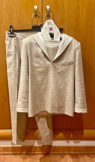 Traje Comunión Marinero Beige. Marca Varones.