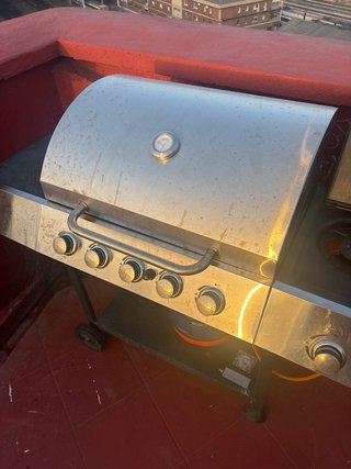 Barbacoa de gas 6 fuegos con bombona nueva