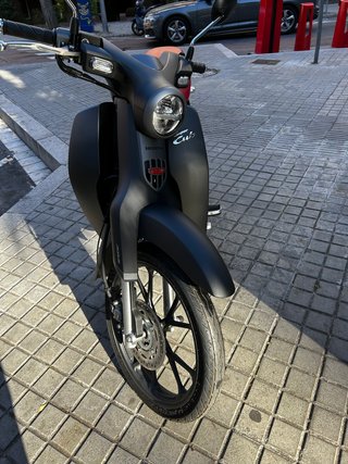Honda Super Cub 125 2024 Roja y Negra