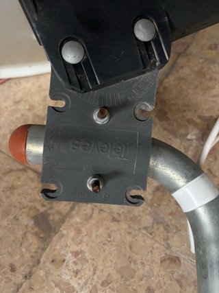 Antena parabólica blanca