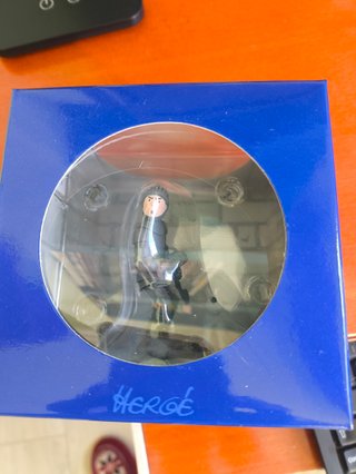 Figura Tintin nueva en cofre y diorama. Rara!