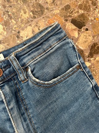 Pantalón flare Stradivarius azul modelo D74