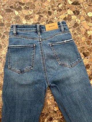 Pantalón flare Stradivarius azul modelo D74