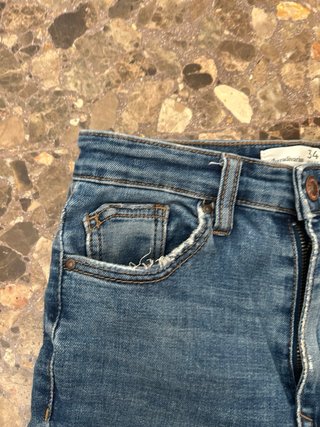Pantalón flare Stradivarius azul modelo D74