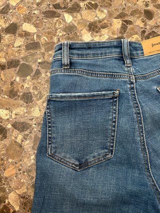 Pantalón flare Stradivarius azul modelo D74