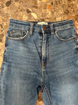 Pantalón flare Stradivarius azul modelo D74