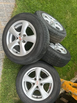 Llantas Oz Racing con neumáticos nuevos