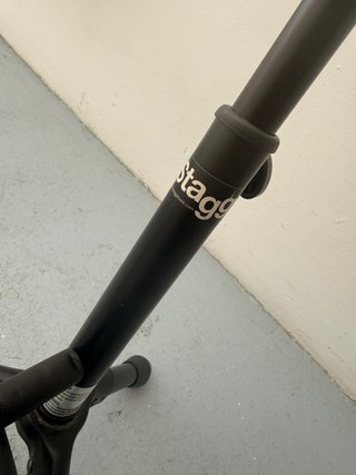 Soporte para guitarra negro