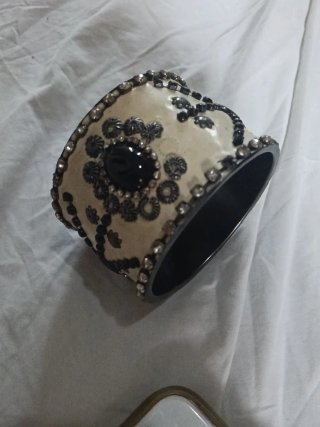 Pulsera vintage beige y negra con pedrería