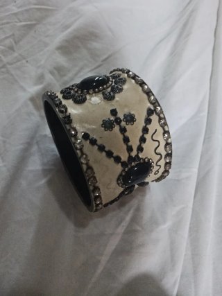 Pulsera vintage beige y negra con pedrería