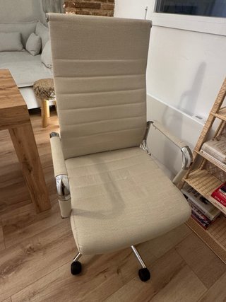 Silla ergonómica diseño crema